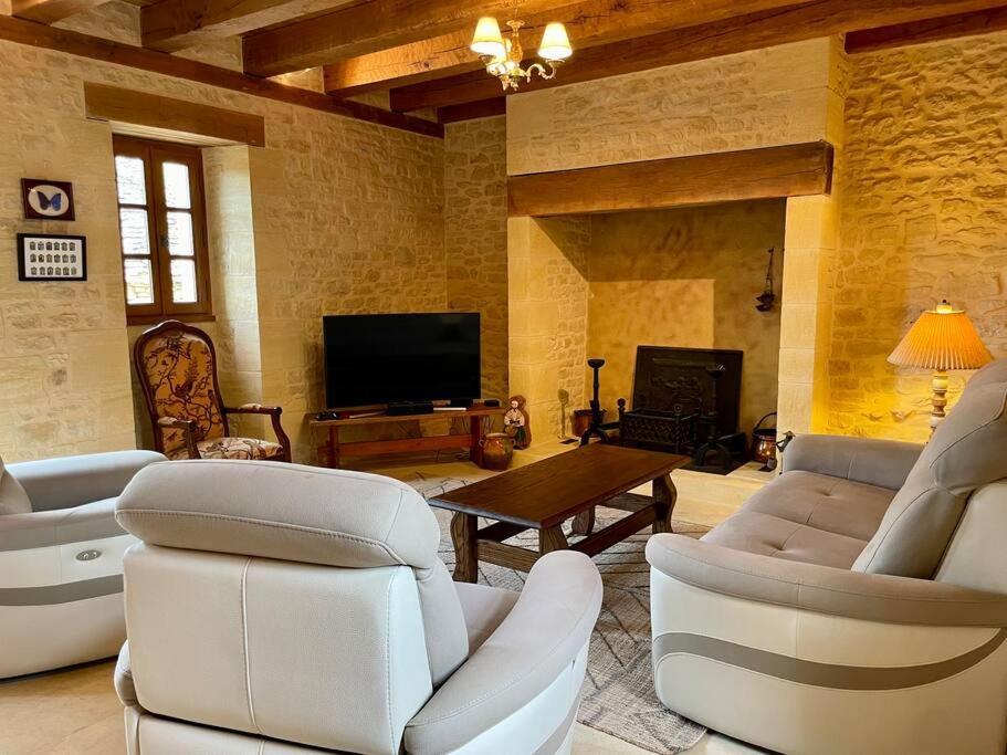 Charming 19Th Century Farmhouse With Pool Vitrac  Luaran gambar