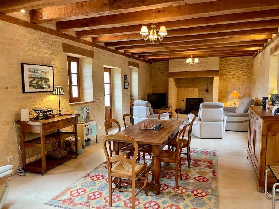 Charming 19Th Century Farmhouse With Pool Vitrac  Luaran gambar